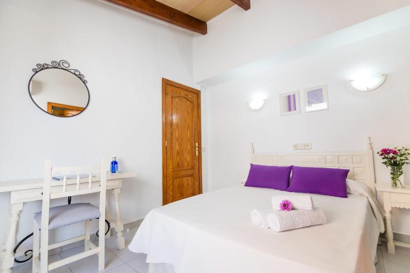 Double Room (1-2 Adults) image 4