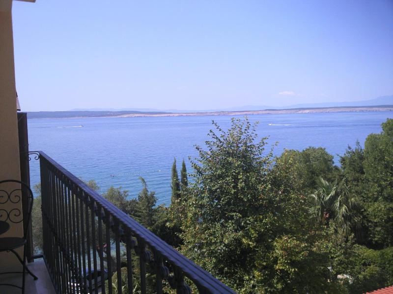 One-Bedroom Apartment with Sea View image 4