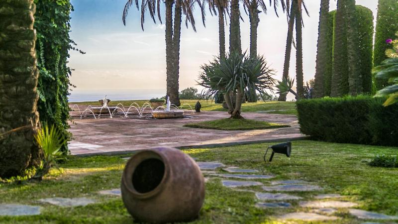 Cubo's Mountain Bayview Luxury Villa - image 20