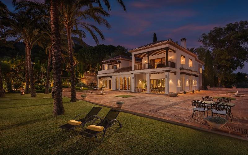 Cubo's Mountain Bayview Luxury Villa - image 1
