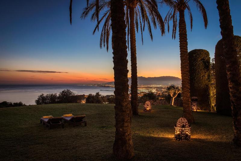 Cubo's Mountain Bayview Luxury Villa - image 18