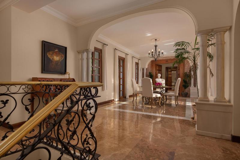 Cubo's Mountain Bayview Luxury Villa - image 22