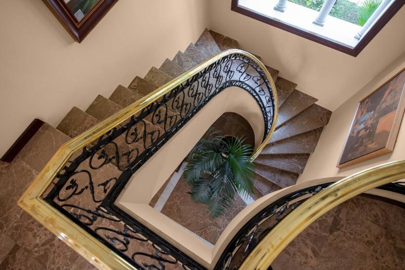Cubo's Mountain Bayview Luxury Villa - image 29