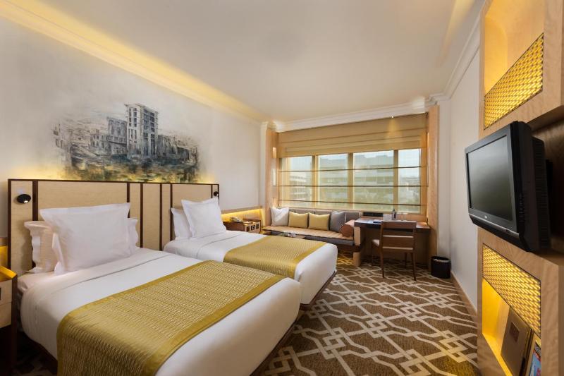 Standard Double Room image 3