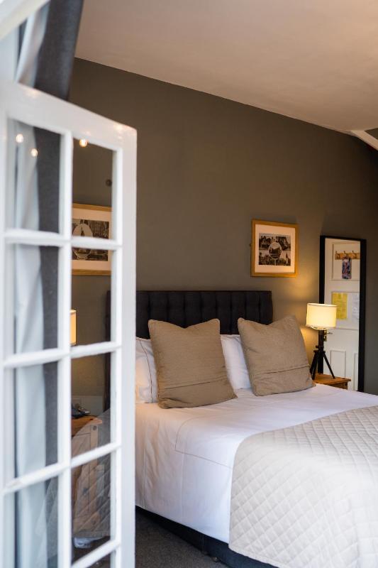 King Room with Balcony image 1