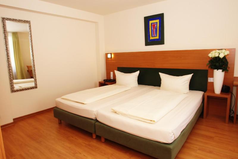 Memphis Hotel - image 13