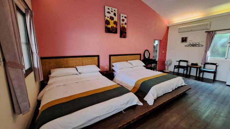 Standard Quadruple Room image 1