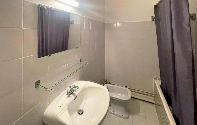 3 Bedroom Awesome Apartment In Cauterets - image 17