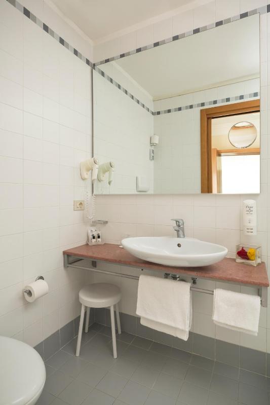 Superior Double Room image 4