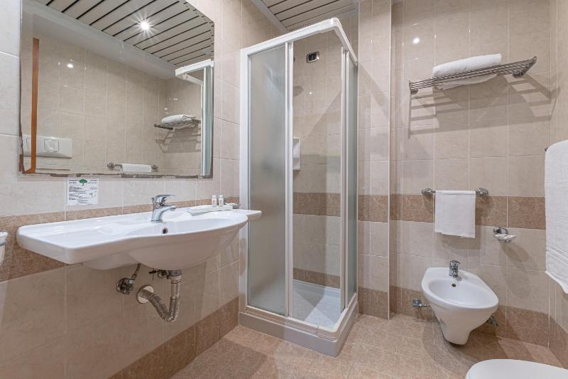 Single Room image 3