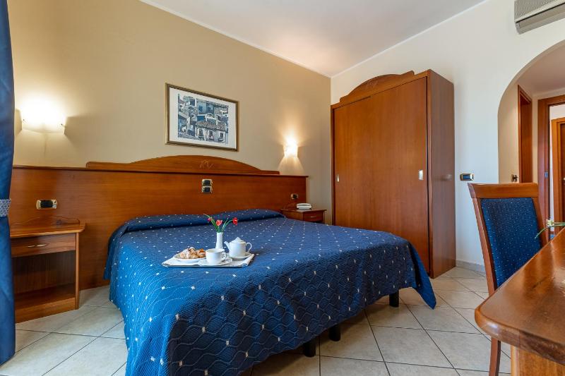 Double/Twin Room image 4