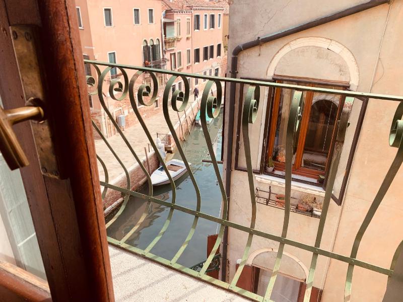 Two-Bedroom Apartment with Terrace and Canal View - Cannaregio 2438 image 4