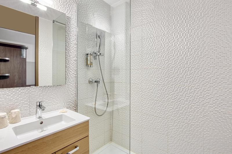 Standard Twin Room image 2