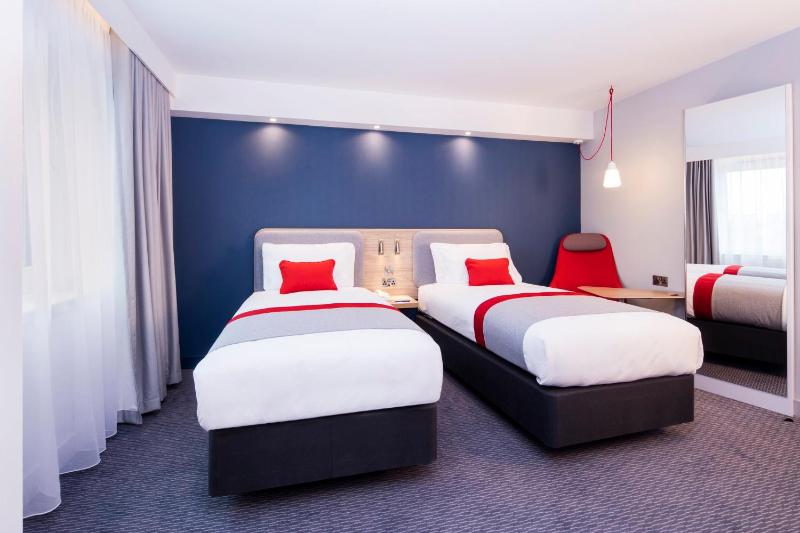 Standard Twin Room with Free Hot Breakfast image 2
