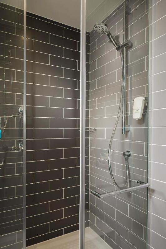 Standard Double Room with Free Hot Breakfast image 4