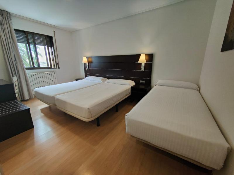 Double Room with Extra Bed image 3
