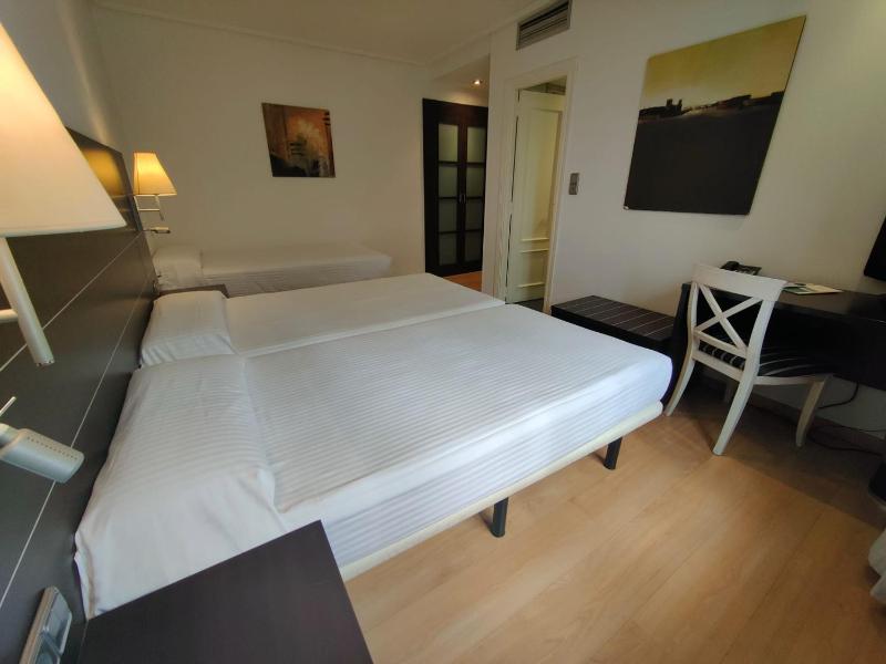 Double Room with Extra Bed image 2