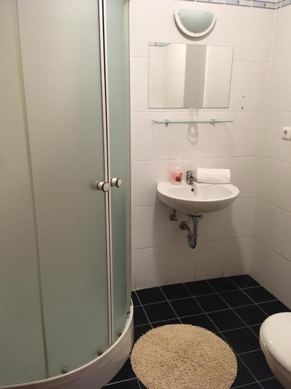 Single Room image 4