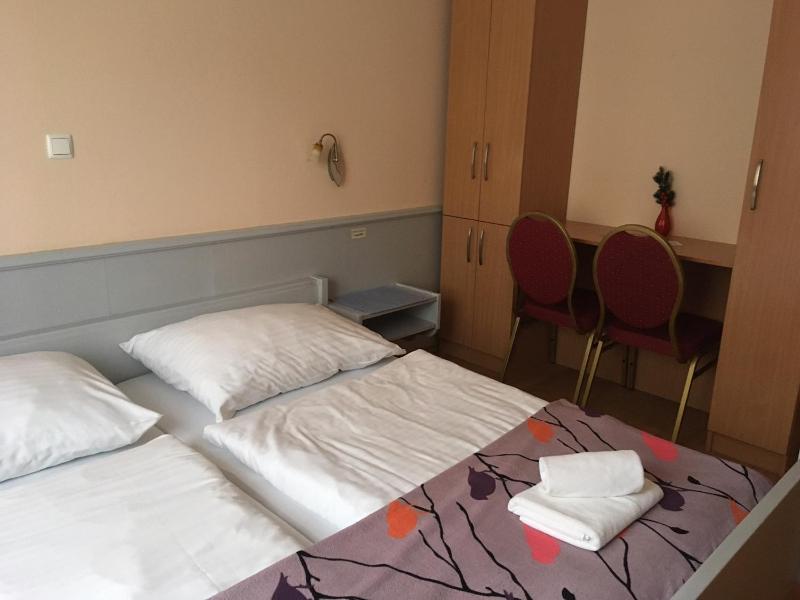 Double Room image 4