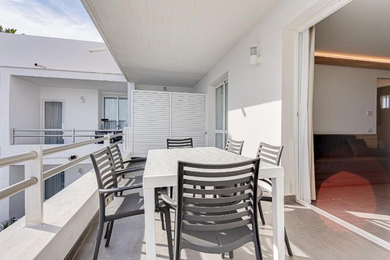 Two-Bedroom Apartment with Balcony (5 Adults) image 4