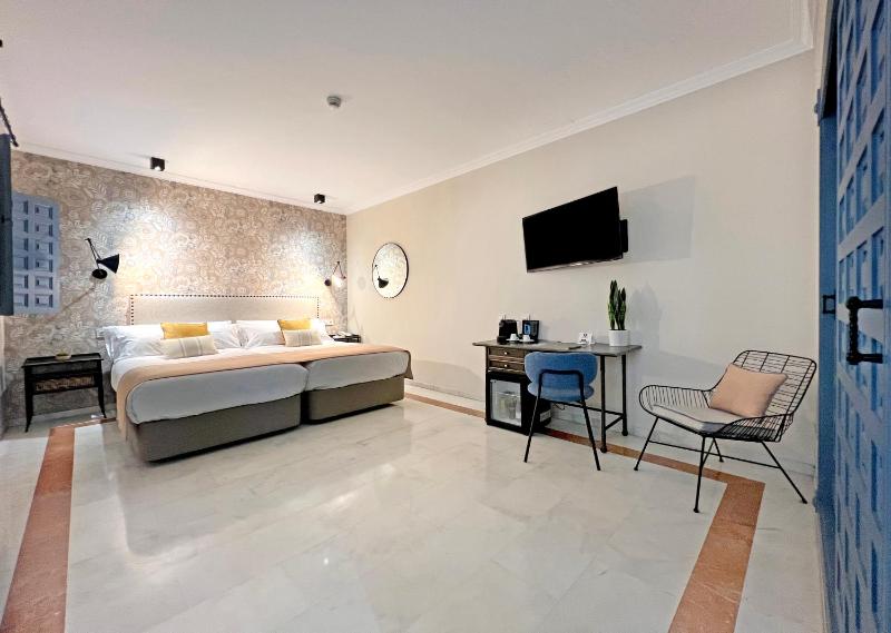 Double or Twin Room image 4