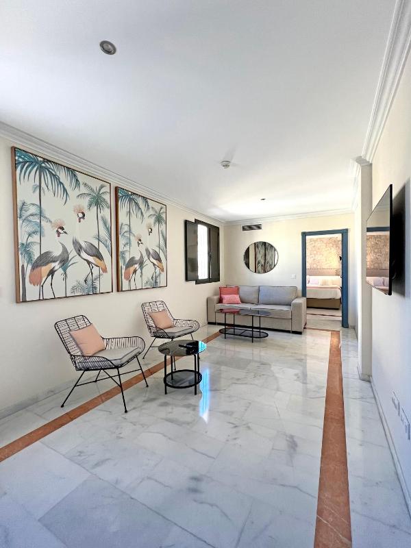 Family Room image 2