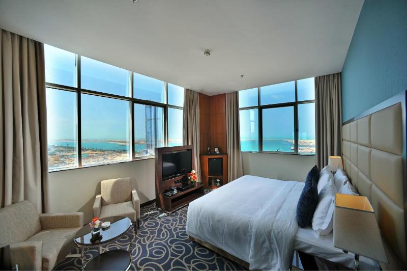 Executive King Room with Partial Sea View image 3