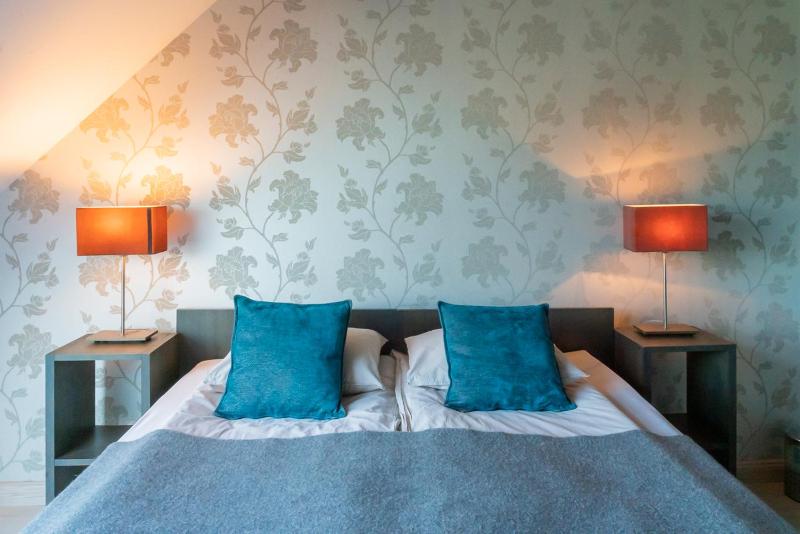 Large Double Room image 3