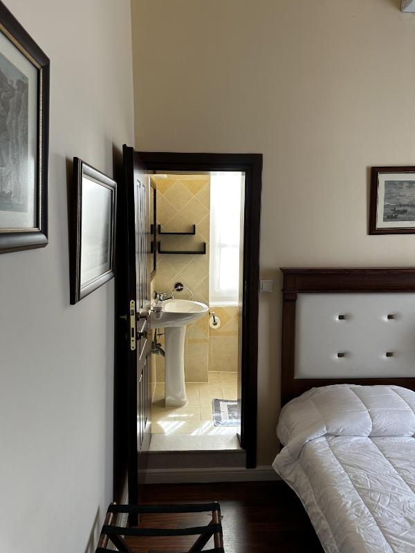 Double or Twin Room with Sea View image 3