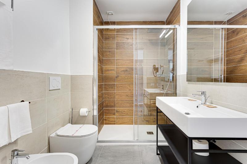 Two-Bedroom Apartment with Balcony (5 Adults) image 3
