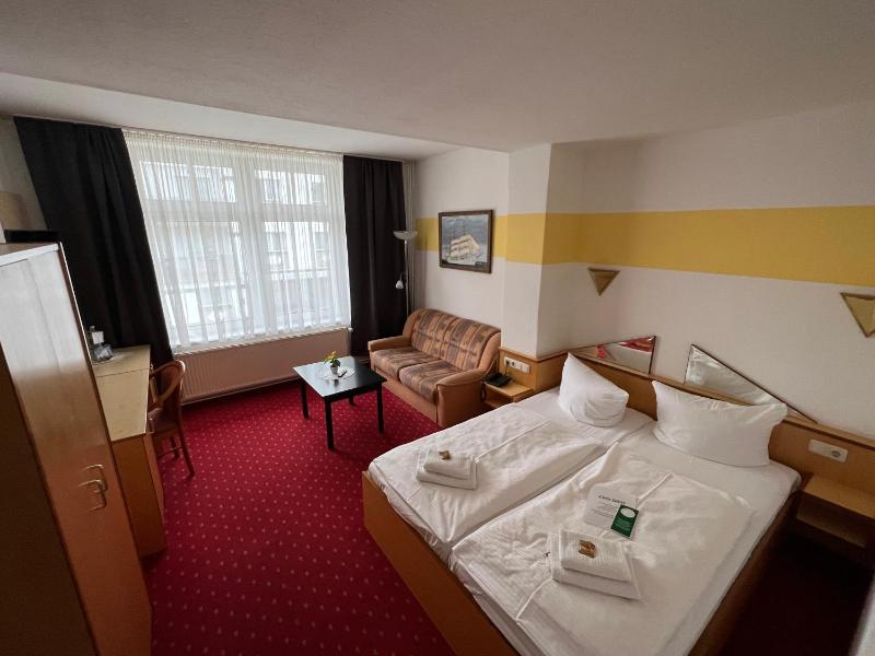 Double Room with Sofa Bed image 2