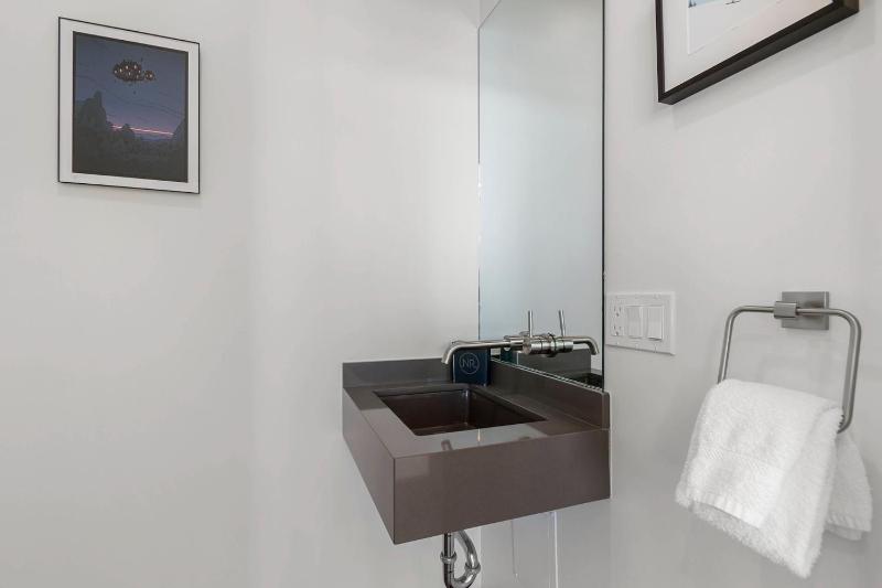 Modern Alpine Escape - image 12