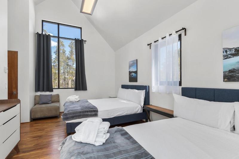 Modern Alpine Escape - image 36