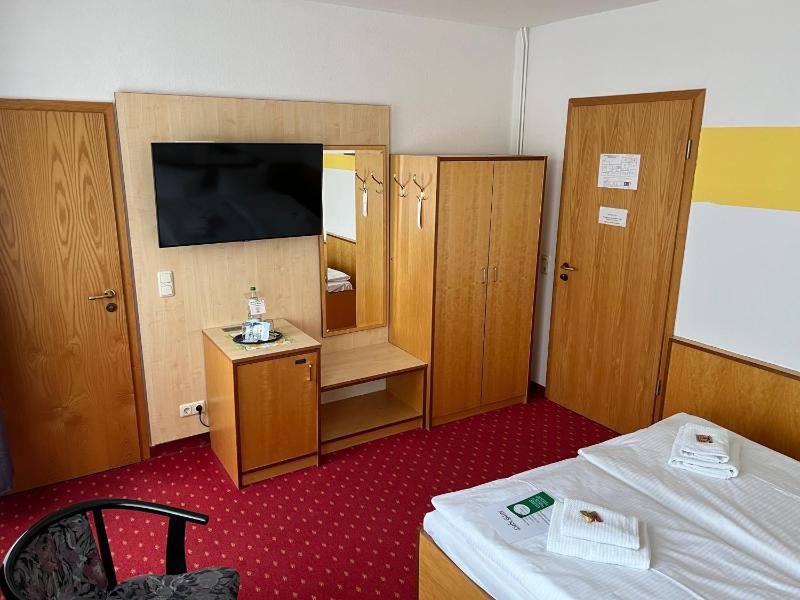 Double Room with Balcony image 2