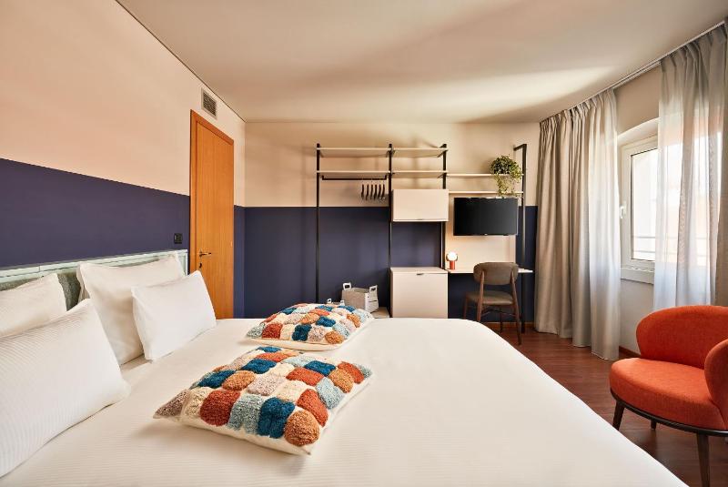 One-Bedroom Apartment image 4