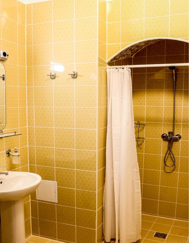 Standard Double/Twin Room image 3