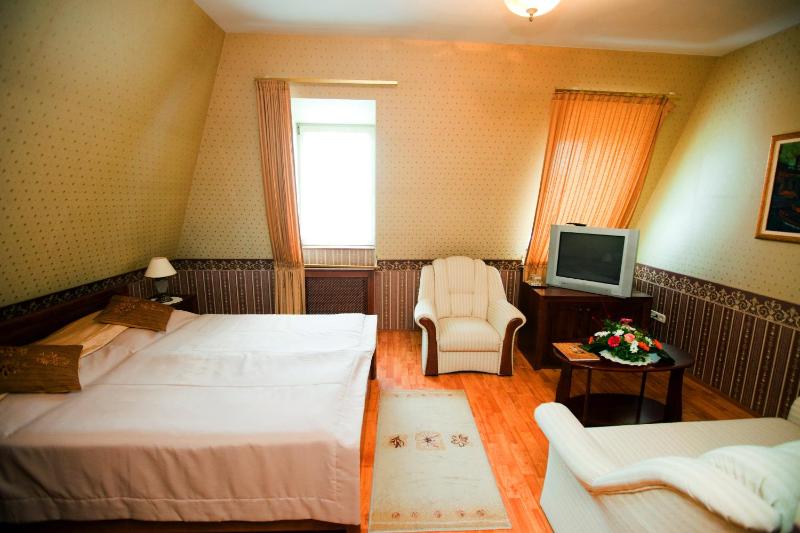 Deluxe Double Room with Bath image 3