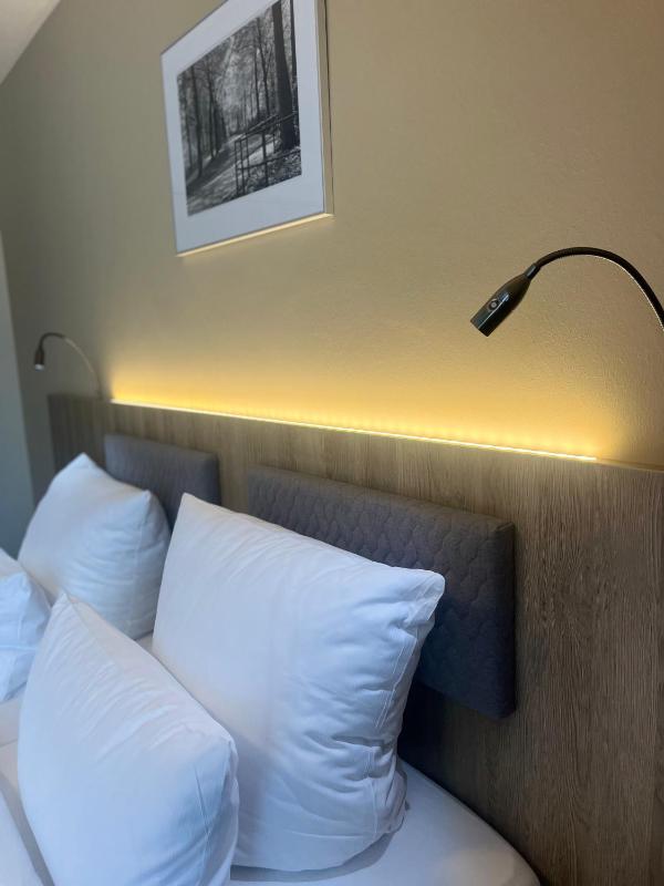 Double Room with Balcony image 4