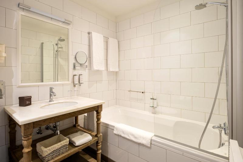 Superior Twin Room image 4