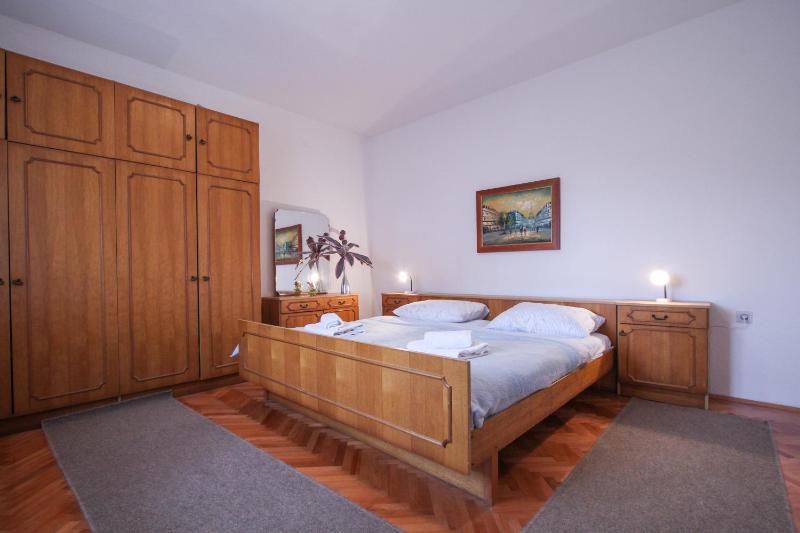 One-Bedroom Apartment image 4