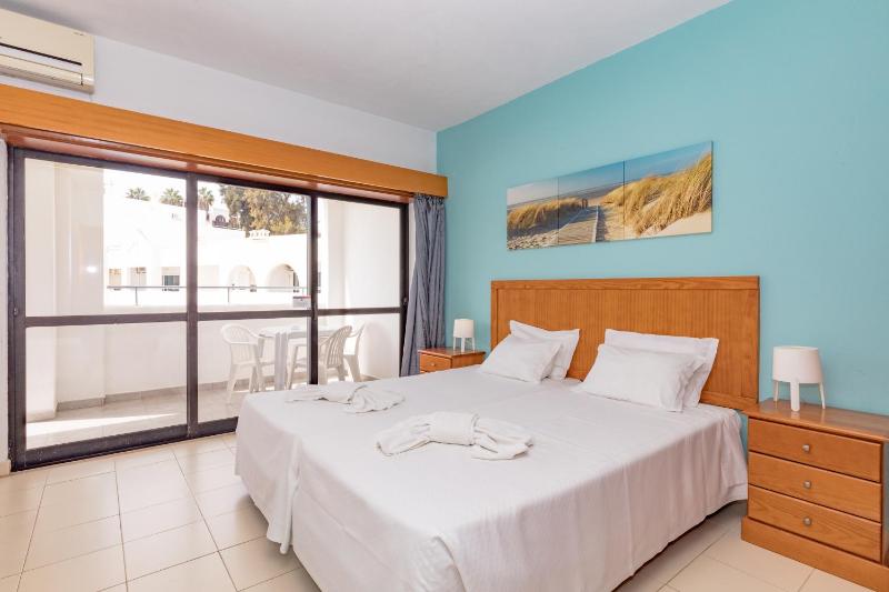 One-Bedroom Apartment with Pool View image 4