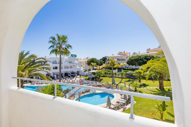 One-Bedroom Apartment with Pool View image 3