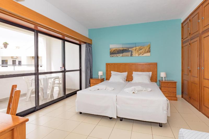 Studio Apartment with Pool View image 3