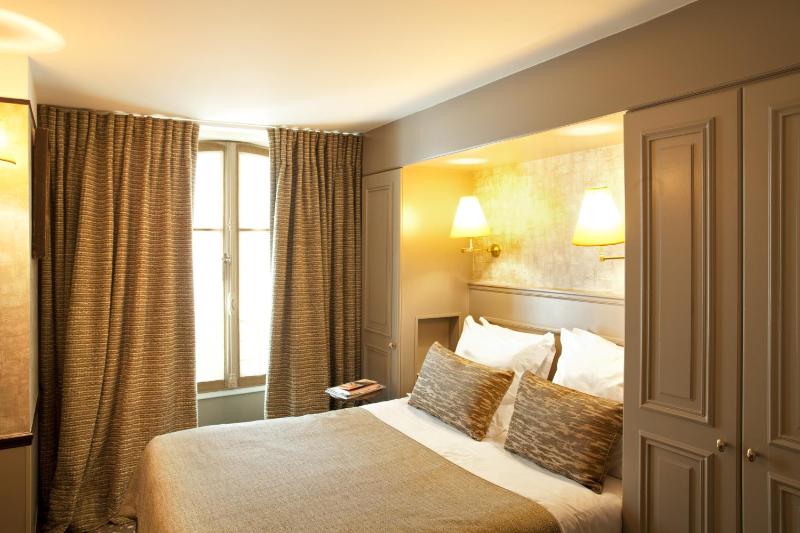 Classic Double Room image 4