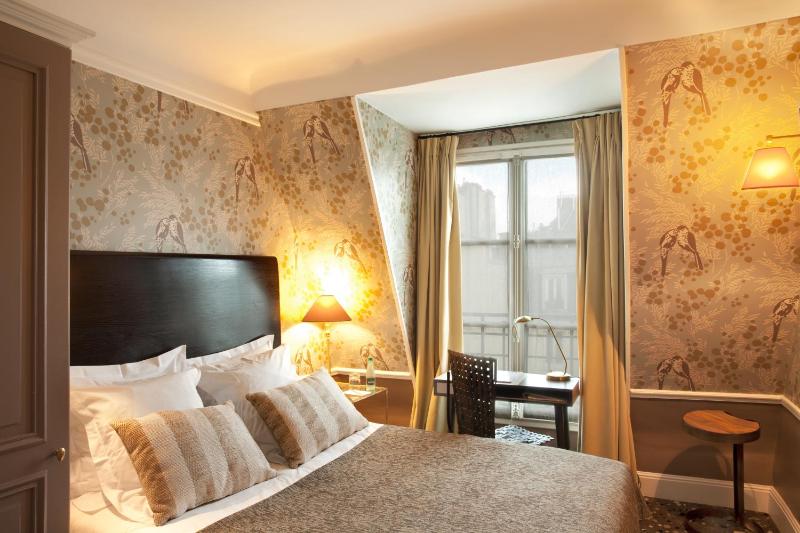 Classic Double Room image 3