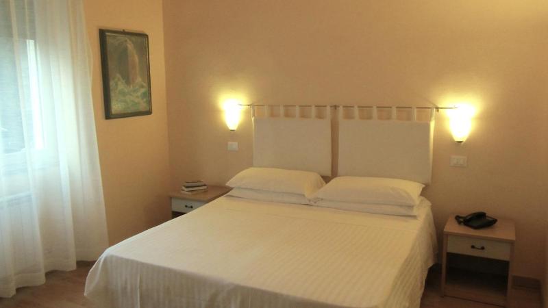 Standard Double or Twin Room image 3