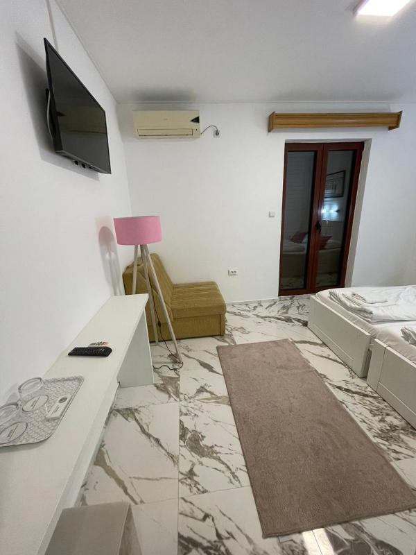 Standard Double or Twin Room with Balcony with Sea View and Old Town View image 3
