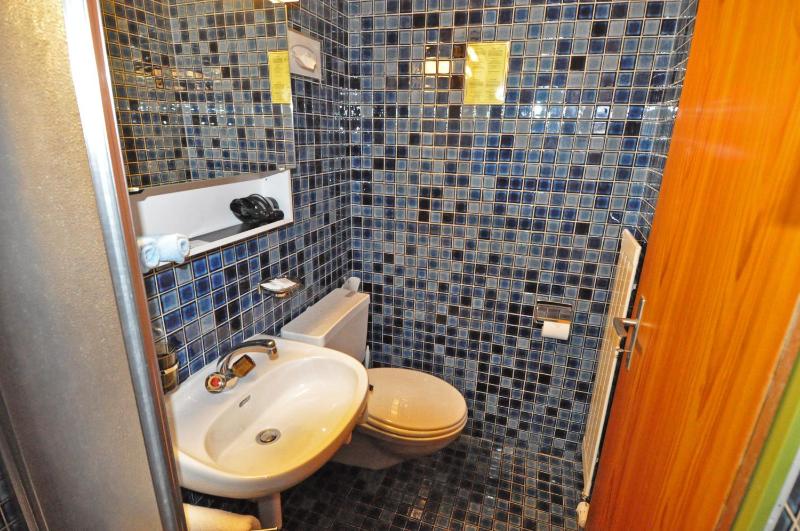 Family Room with Shower image 3