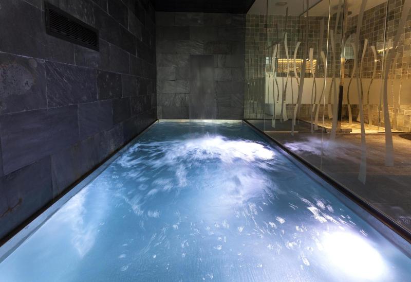 Special Offer - Suite with Private Pool and Private Garden and Massage image 1