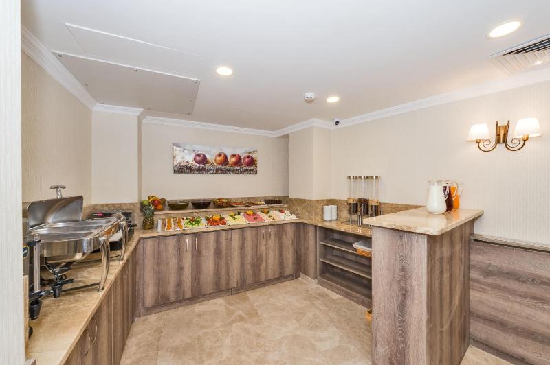 Alphonse Hotel - image 11